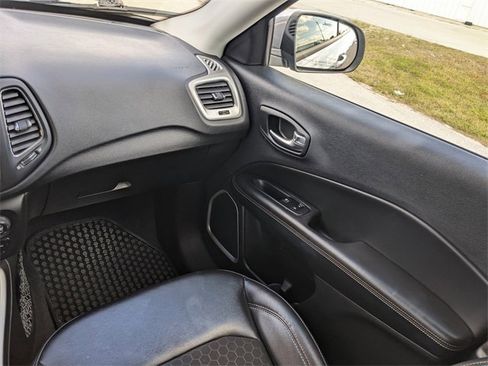 Certified 2021 Jeep Compass Latitude w/ Convenience Group image 14