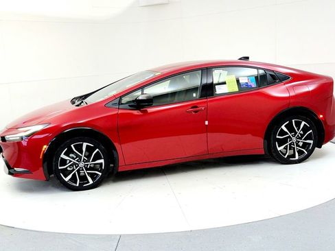 New 2026 Toyota Prius Plug-In Hybrid FWD image 3