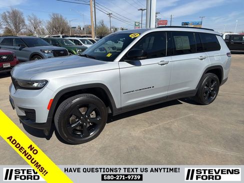 Used 2023 Jeep Grand Cherokee L Laredo image 7