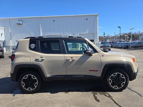 Used 2015 Jeep Renegade Trailhawk w/ Premium Leather Group image 9