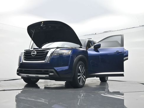 Used 2025 Nissan Pathfinder Platinum w/ Cargo Package FWD image 33