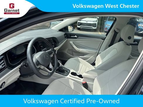Used 2024 Volkswagen Jetta SE w/ Panoramic Sunroof Package FWD image 10