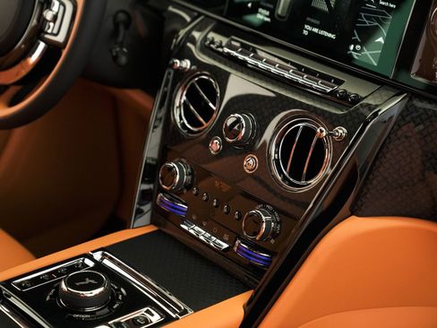 New 2026 Rolls-Royce Cullinan Black Badge image 70