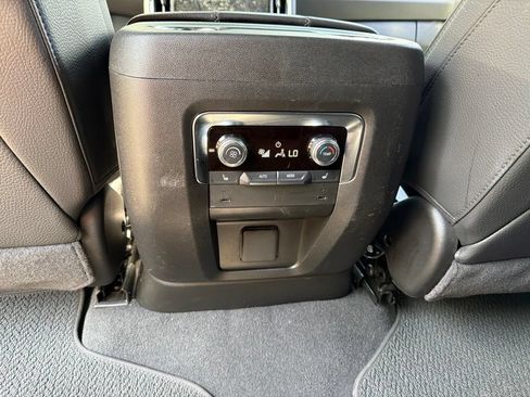 Used 2025 GMC Yukon XL Denali AWD/4WD image 18