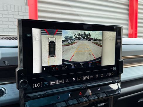 Used 2025 GMC Hummer EV 3X AWD/4WD image 33