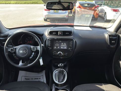 Used 2018 Kia Soul + FWD image 12