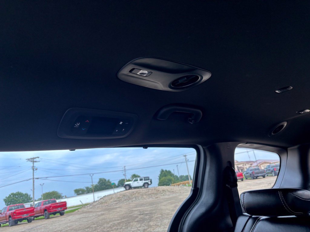 Used 2025 Chrysler Pacifica Select FWD image 44