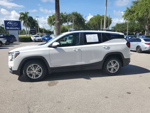 Used 2023 GMC Terrain SLE w/ Driver Convenience Package FWD image 2
