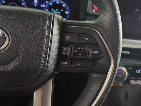 Used 2025 Toyota 4Runner TRD Off-Road Premium AWD/4WD image 15