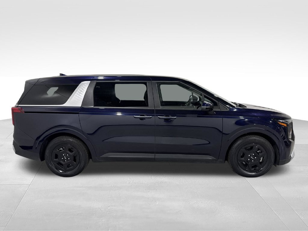 Used 2025 Kia Carnival FWD image 21