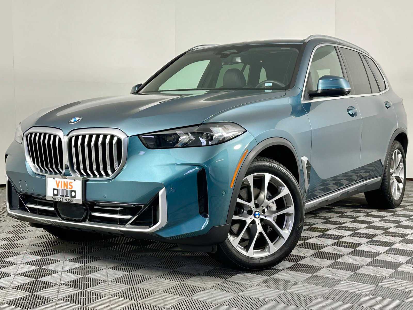 Used 2024 BMW X5 xDrive40i w/ Parking Assistance Package AWD/4WD image 35