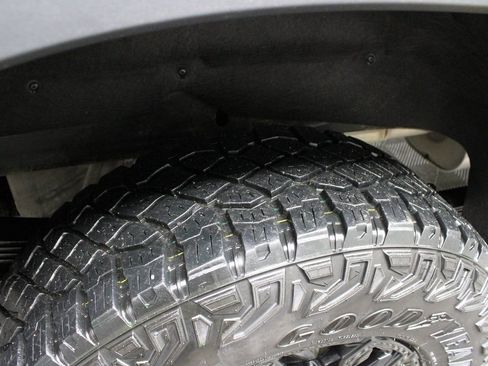 Used 2023 Chevrolet Silverado 1500 ZR2 w/ Technology Package image 39