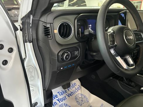 Used 2024 Jeep Wrangler High Altitude AWD/4WD image 13