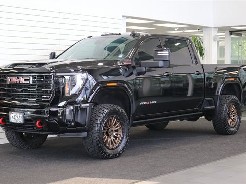Used 2024 GMC Sierra 3500 AT4 w/ AT4 Premium Plus Package AWD/4WD image 3