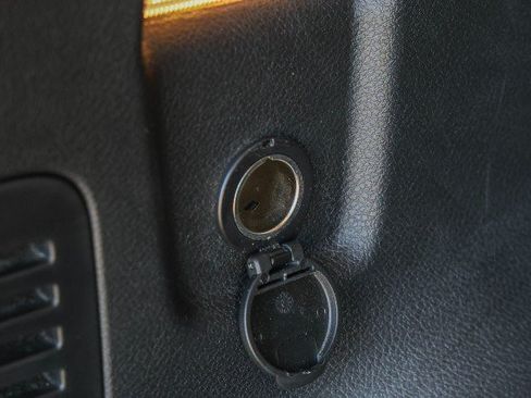 Used 2017 Jeep Renegade Latitude FWD image 27