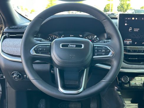Used 2023 Jeep Compass Latitude w/ Sun and Sound Group AWD/4WD image 9