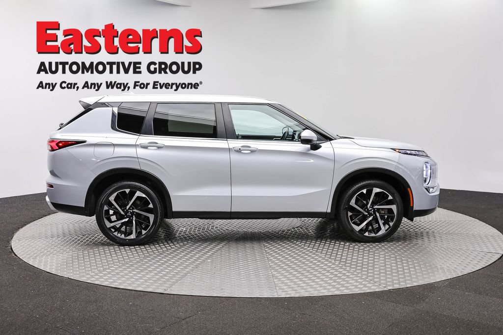 Used 2024 Mitsubishi Outlander SE AWD/4WD image 5