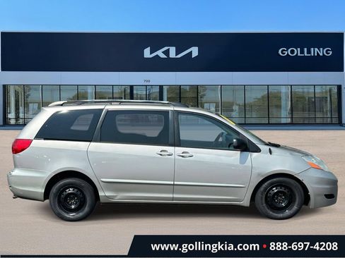 Used 2009 Toyota Sienna CE FWD image 2