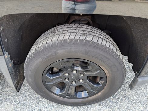 Used 2017 Chevrolet Silverado 1500 LTZ Z71 w/ Midnight Edition image 4