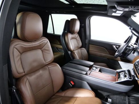 Used 2023 Lincoln Navigator L Reserve w/ Equipment Group 201A AWD/4WD image 12