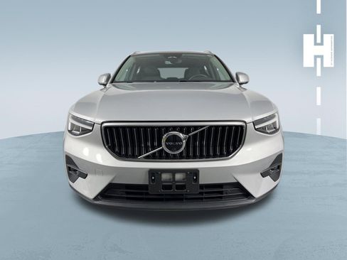 Used 2023 Volvo XC40 B5 Plus w/ Driver Assist Package AWD/4WD image 3