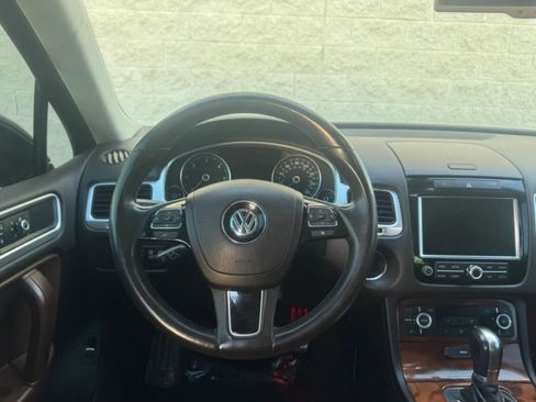 Used 2012 Volkswagen Touareg TDI AWD/4WD image 19