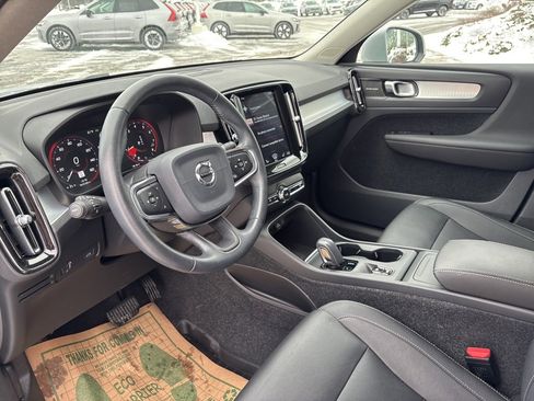 Used 2020 Volvo XC40 T5 Momentum w/ Protection Package Premier image 20
