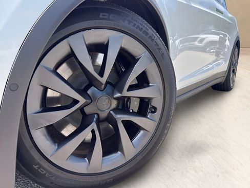 Used 2023 Tesla Model X AWD/4WD image 4