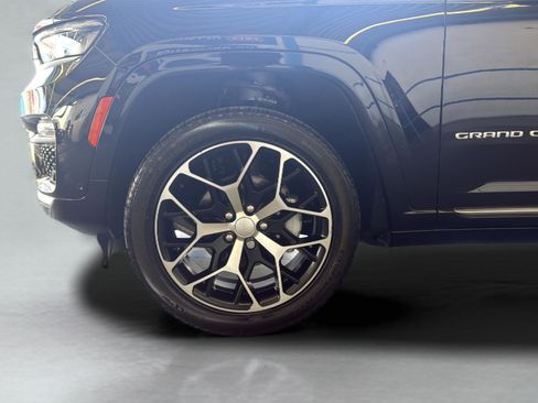 Used 2024 Jeep Grand Cherokee Summit AWD/4WD image 6