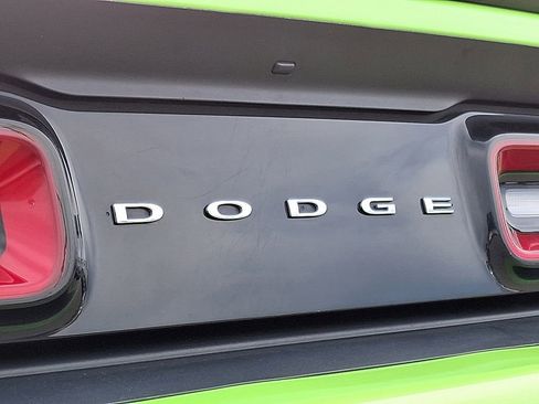 Used 2015 Dodge Challenger R/T Scat Pack w/ Technology Group image 32