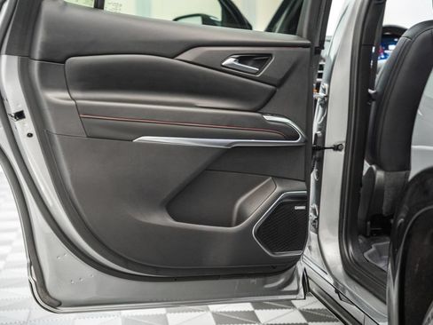 Used 2024 Chevrolet Traverse RS FWD image 42