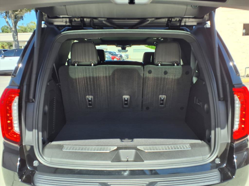 Used 2022 GMC Yukon Denali w/ Denali Premium Package AWD/4WD image 16