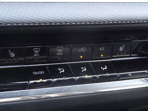 Used 2025 Chevrolet Equinox LT FWD image 25