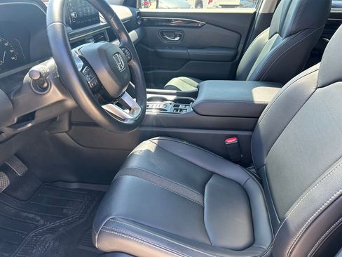 Used 2024 Honda Pilot Touring image 11