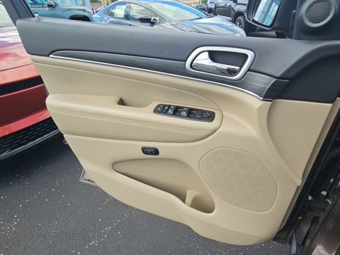 Used 2019 Jeep Grand Cherokee Limited AWD/4WD image 22