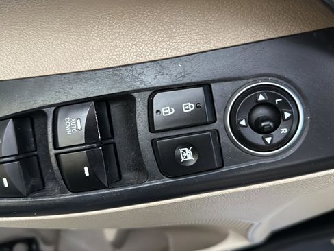 Used 2015 Hyundai Elantra SE image 33