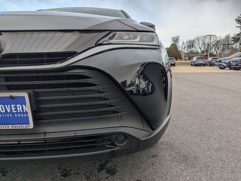 Used 2024 Toyota Venza LE image 11