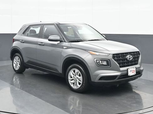 Used 2022 Hyundai Venue SE w/ Cargo Package image 9