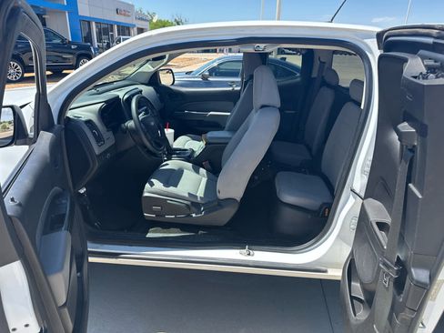 Used 2017 Chevrolet Colorado W/T RWD image 3