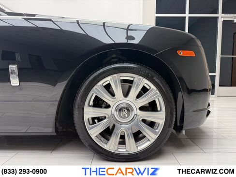 Used 2019 Rolls-Royce Dawn image 29