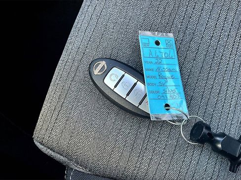 Used 2022 Nissan Rogue SV image 11