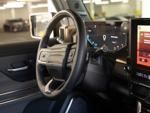 Used 2025 GMC Hummer EV 3X AWD/4WD image 29