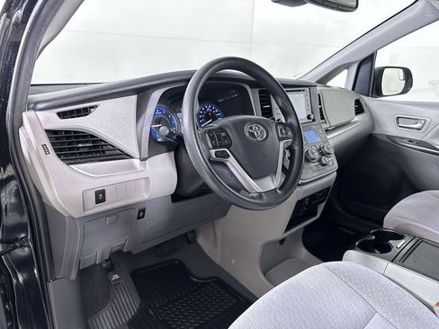 Used 2020 Toyota Sienna LE AWD/4WD image 10