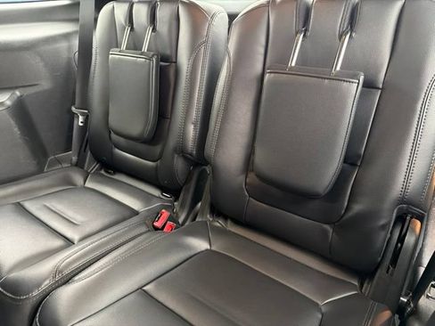 Used 2019 Ford Explorer XLT w/ Equipment Group 202A AWD/4WD image 8
