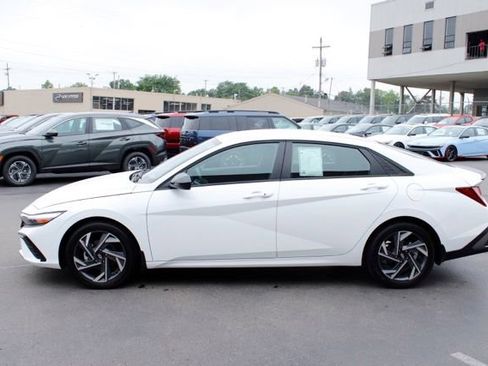 Certified 2025 Hyundai Elantra Sport FWD image 5