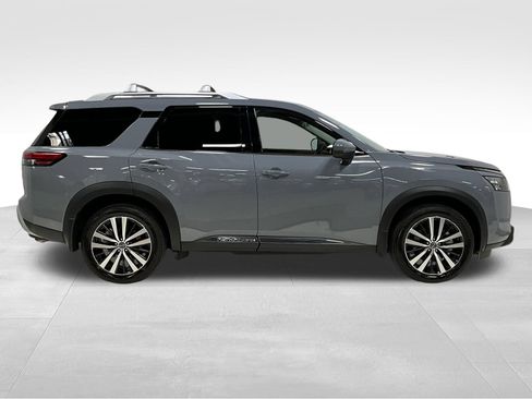 Used 2025 Nissan Pathfinder Platinum w/ Cargo Package AWD/4WD image 3