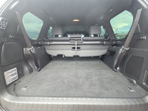 Used 2023 Lexus GX 460 Premium image 11