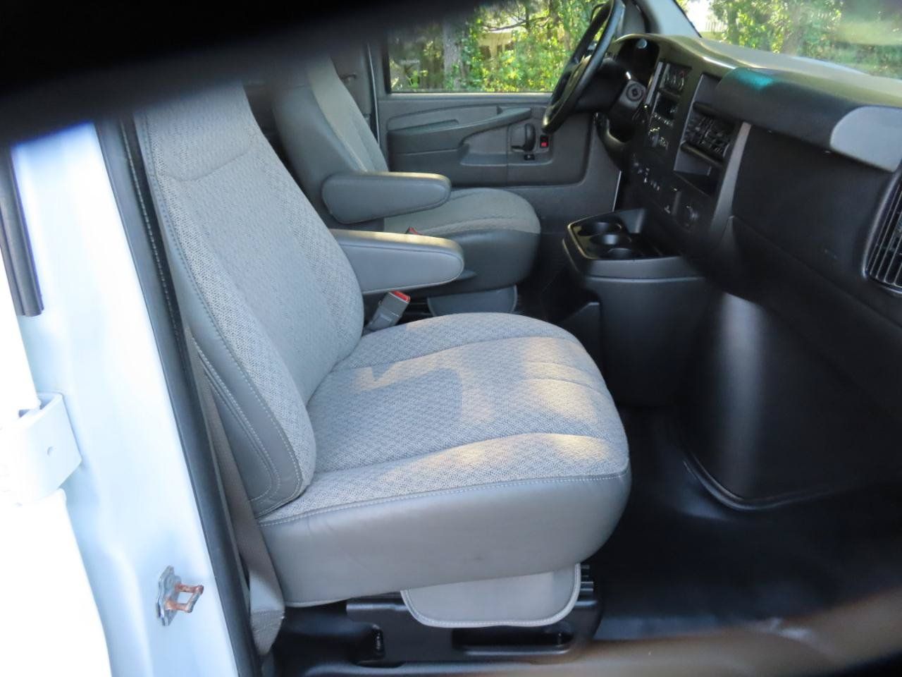 Used 2015 Chevrolet Express 3500 LS RWD image 26