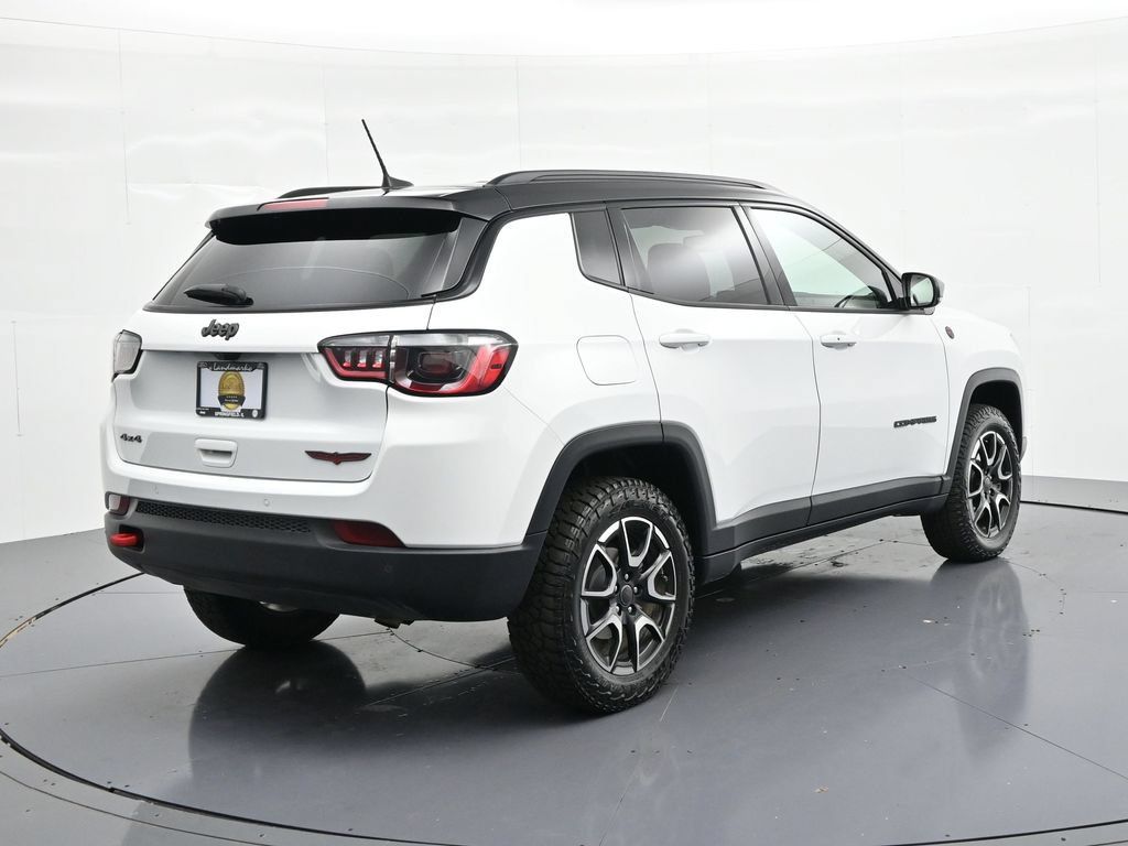 Used 2025 Jeep Compass Trailhawk AWD/4WD image 5