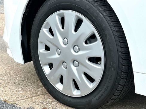Used 2022 Toyota Corolla LE FWD image 11